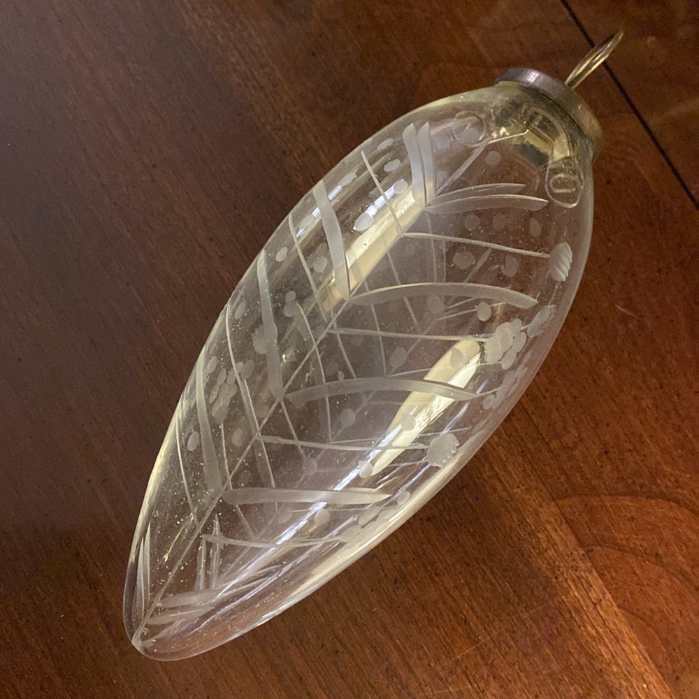 💐 Antique Etched Clear Glass Holiday Ornaments - Picture 2 of 7